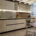 Vicolo Dei Duelli Industrial Apartment *