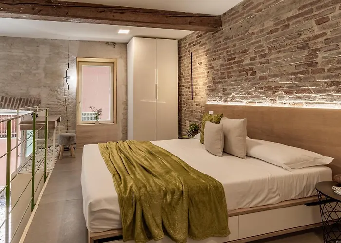 Vicolo Dei Duelli Industrial Apartament